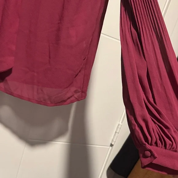 Suzy Shier - Women's Elegant dark fuscia Blouse - US M - Picture 3 of 9
